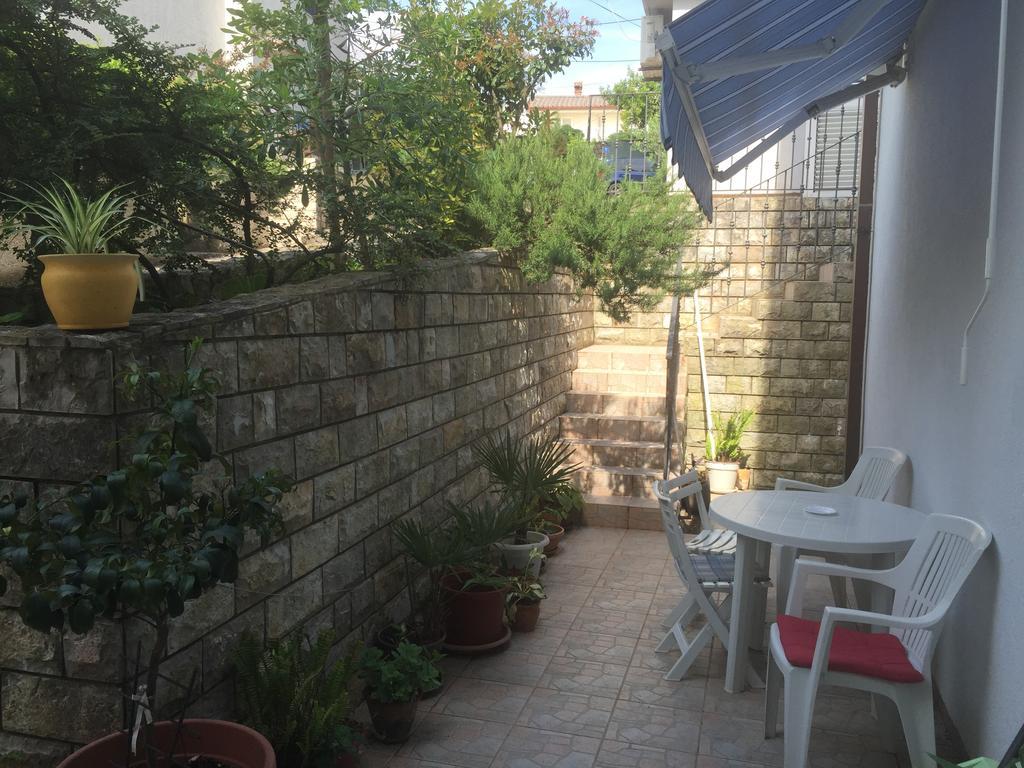 Apartments Antonia Malinska Exterior photo