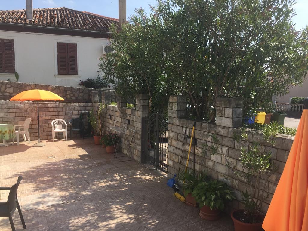 Apartments Antonia Malinska Exterior photo