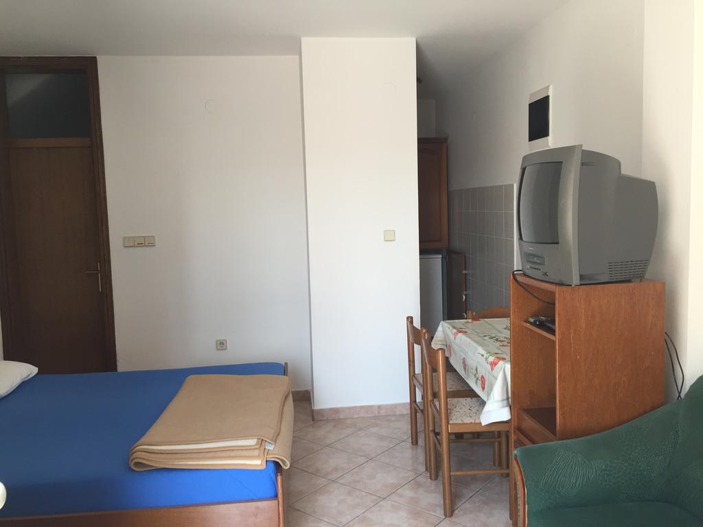 Apartments Antonia Malinska Exterior photo