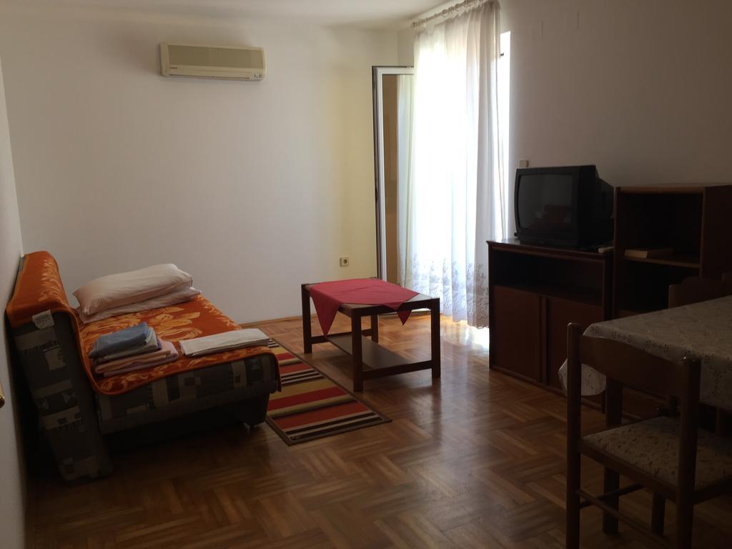Apartments Antonia Malinska Exterior photo