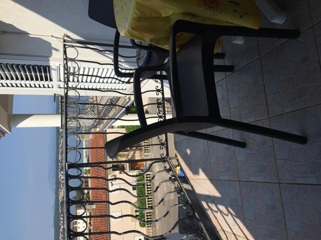 Apartments Antonia Malinska Exterior photo