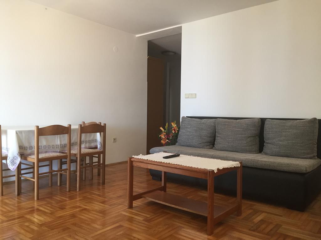 Apartments Antonia Malinska Exterior photo